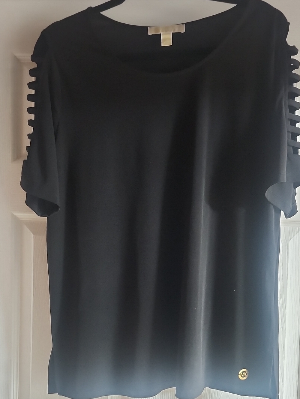 Black Women’s Short-Sleeve Ladder Sleeve Top